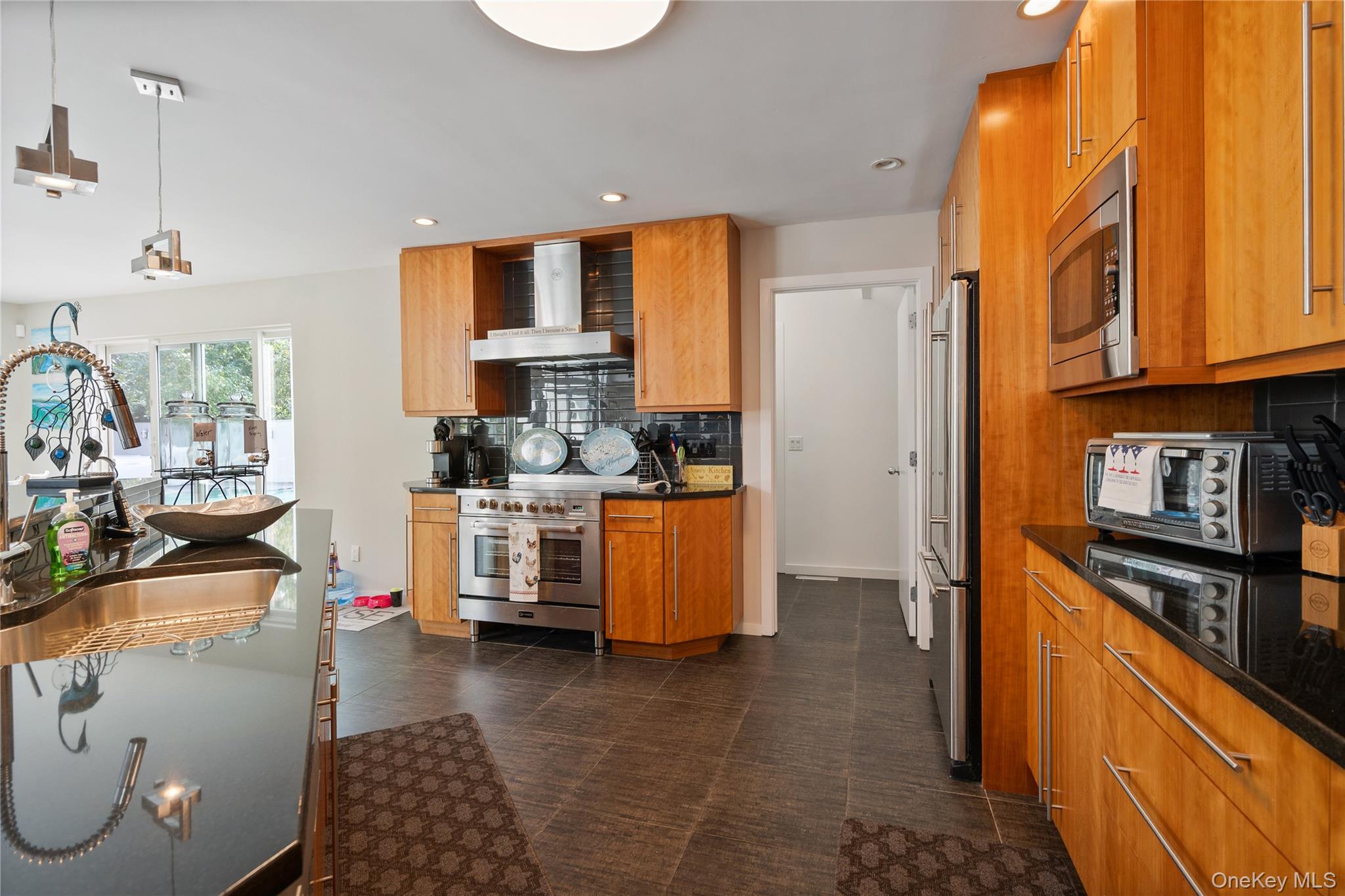 9 Peacock Path, East Quogue, NY 11942