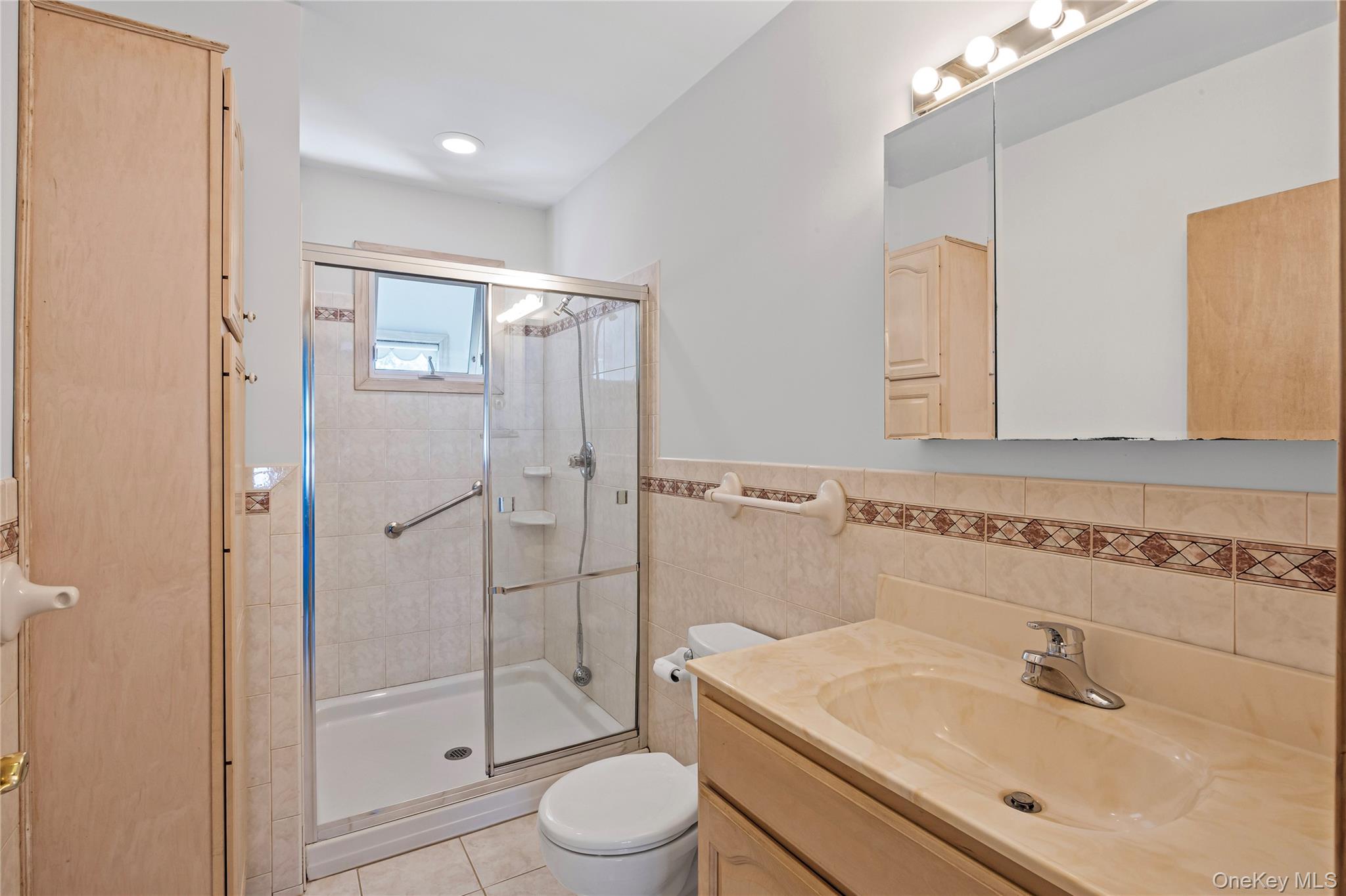 84 Broadway, Ronkonkoma, NY 11779