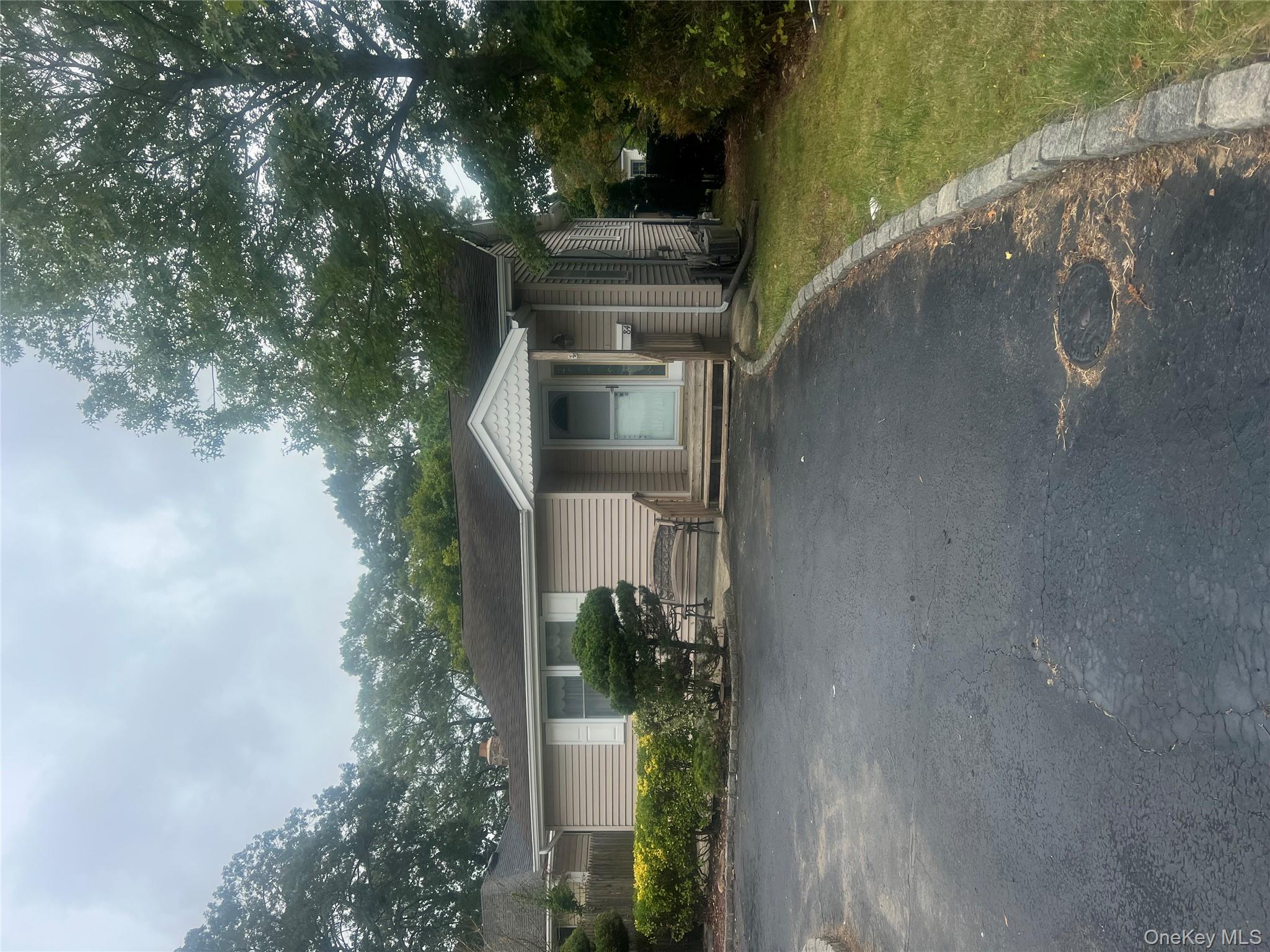 84 Broadway, Ronkonkoma, NY 11779