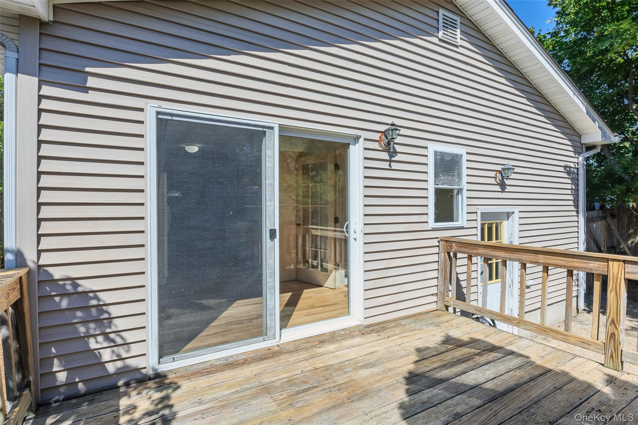 84 Broadway, Ronkonkoma, NY 11779