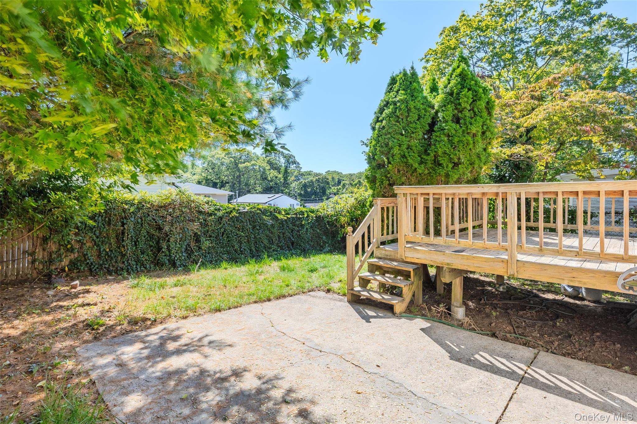 84 Broadway, Ronkonkoma, NY 11779