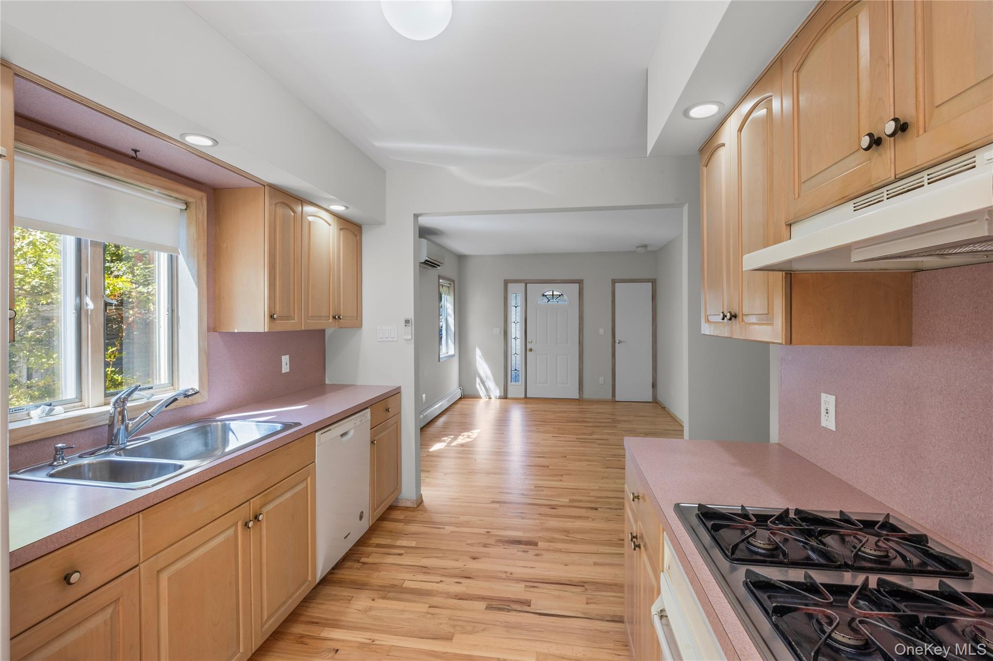 84 Broadway, Ronkonkoma, NY 11779