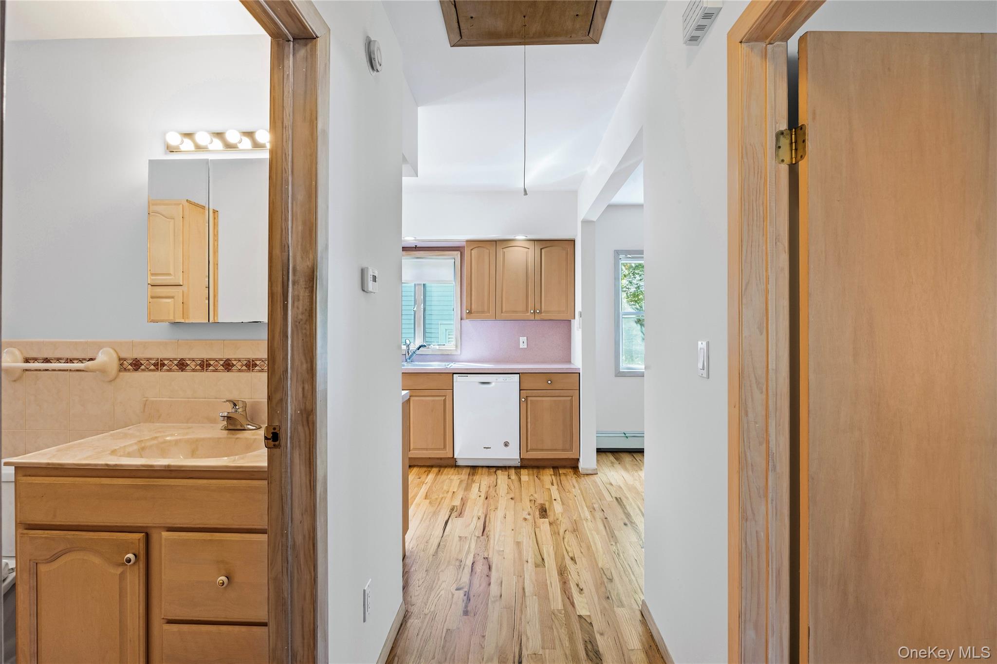 84 Broadway, Ronkonkoma, NY 11779