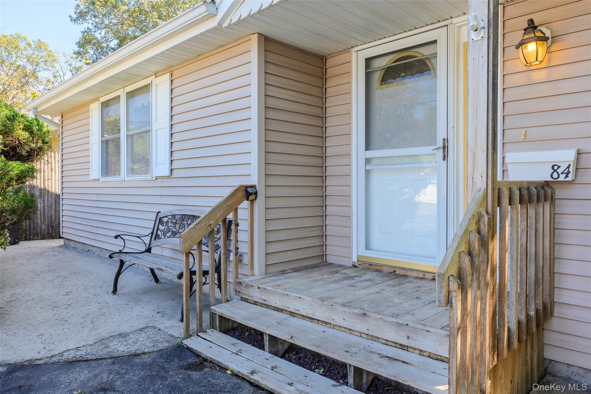 84 Broadway, Ronkonkoma, NY 11779