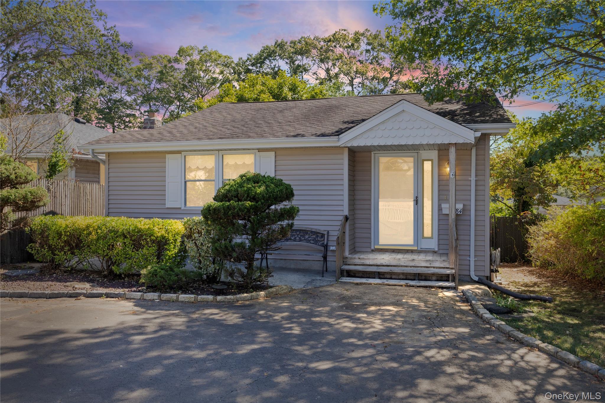 84 Broadway, Ronkonkoma, NY 11779