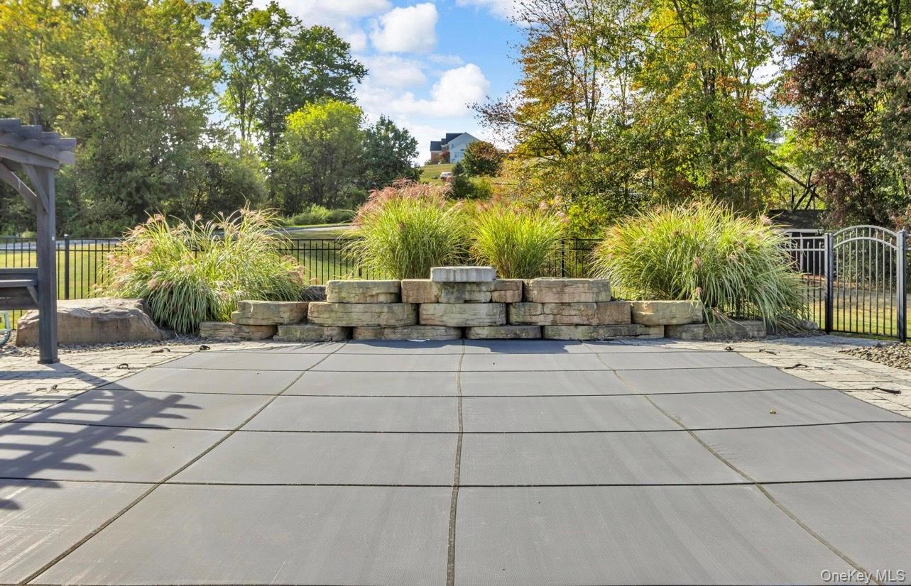 59 Luthien Forest Road, Rock Tavern, NY 12553