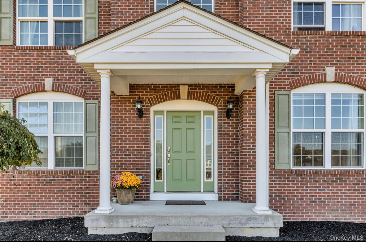 59 Luthien Forest Road, Rock Tavern, NY 12553