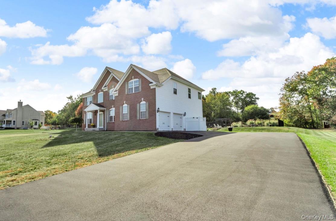 59 Luthien Forest Road, Rock Tavern, NY 12553