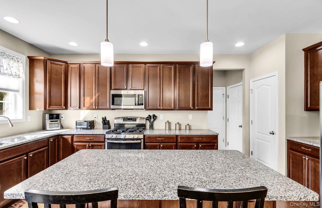 59 Luthien Forest Road, Rock Tavern, NY 12553