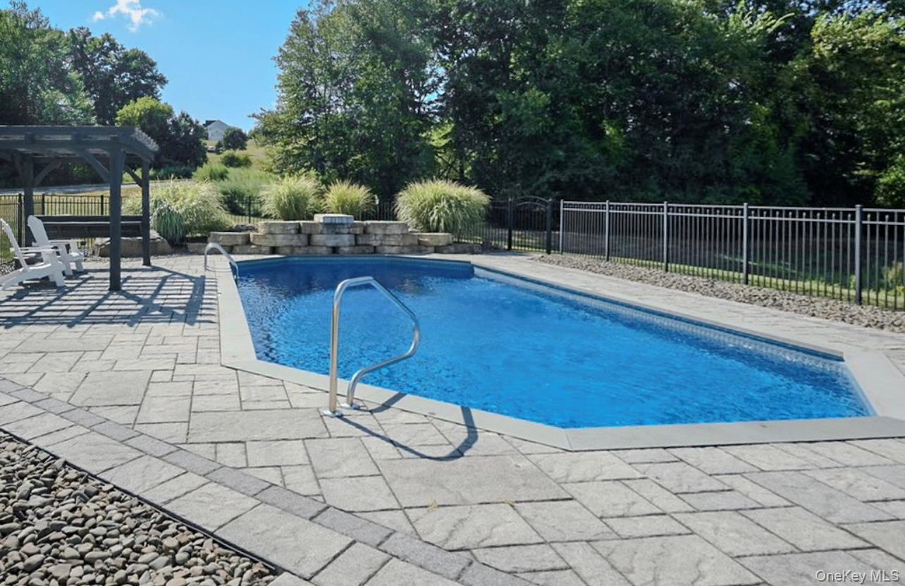 59 Luthien Forest Road, Rock Tavern, NY 12553