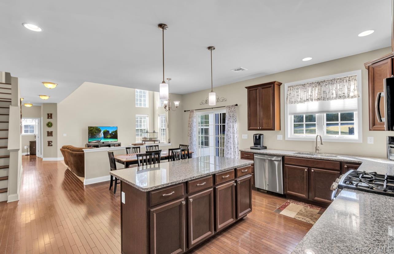 59 Luthien Forest Road, Rock Tavern, NY 12553