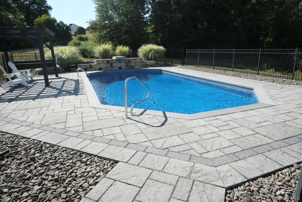 59 Luthien Forest Road, Rock Tavern, NY 12553