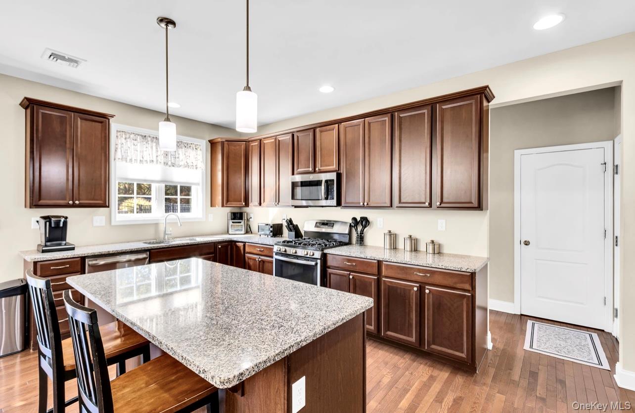 59 Luthien Forest Road, Rock Tavern, NY 12553