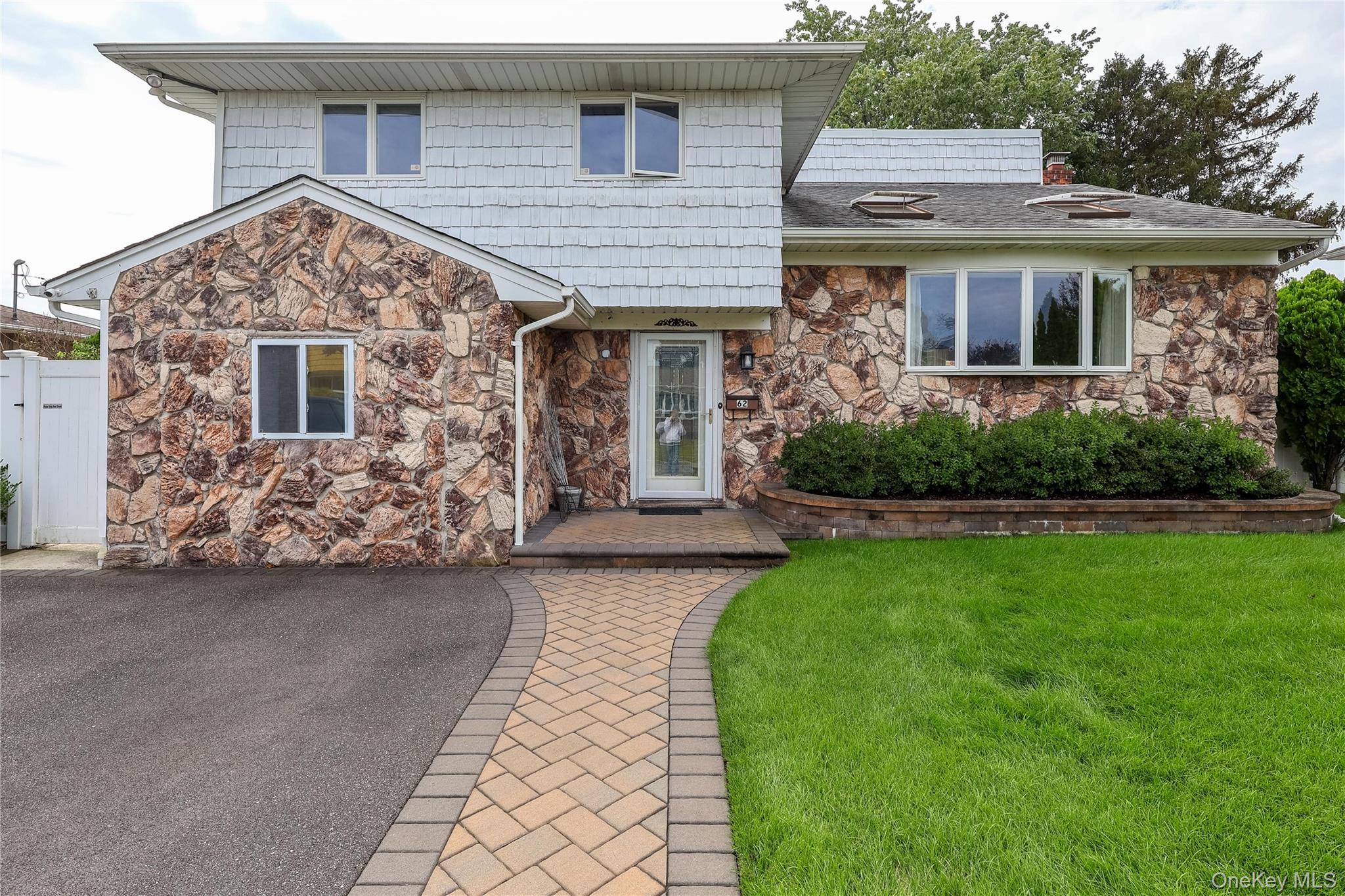 62 Summit Street, Hicksville, NY 11801