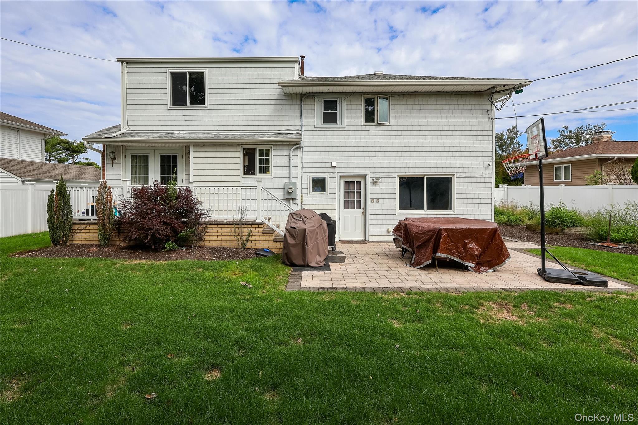 62 Summit Street, Hicksville, NY 11801