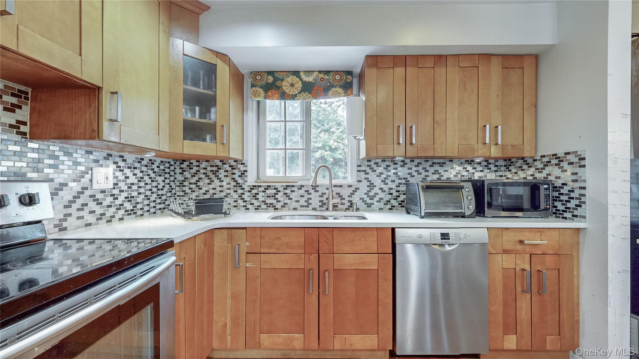 62 Summit Street, Hicksville, NY 11801