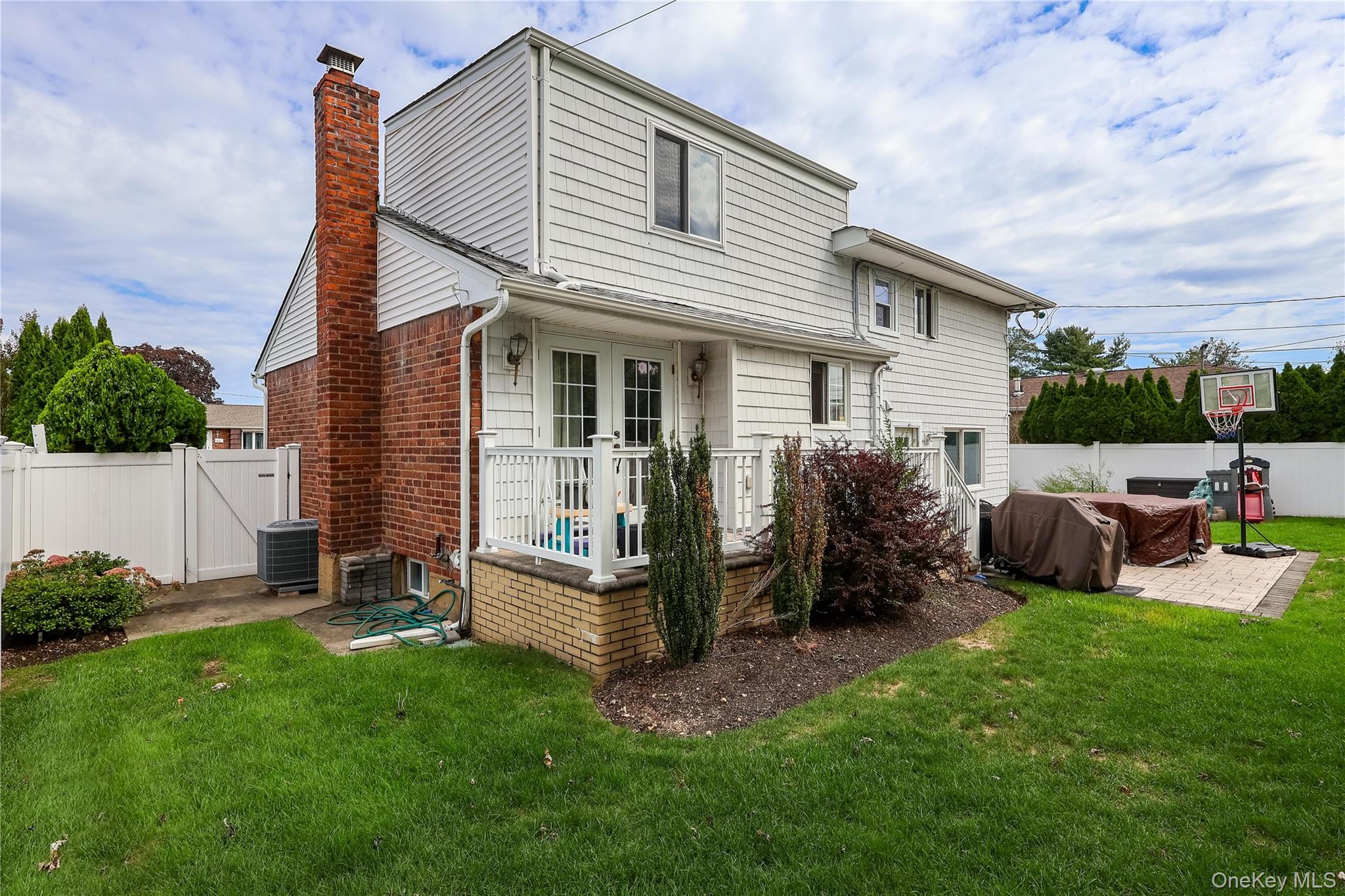 62 Summit Street, Hicksville, NY 11801