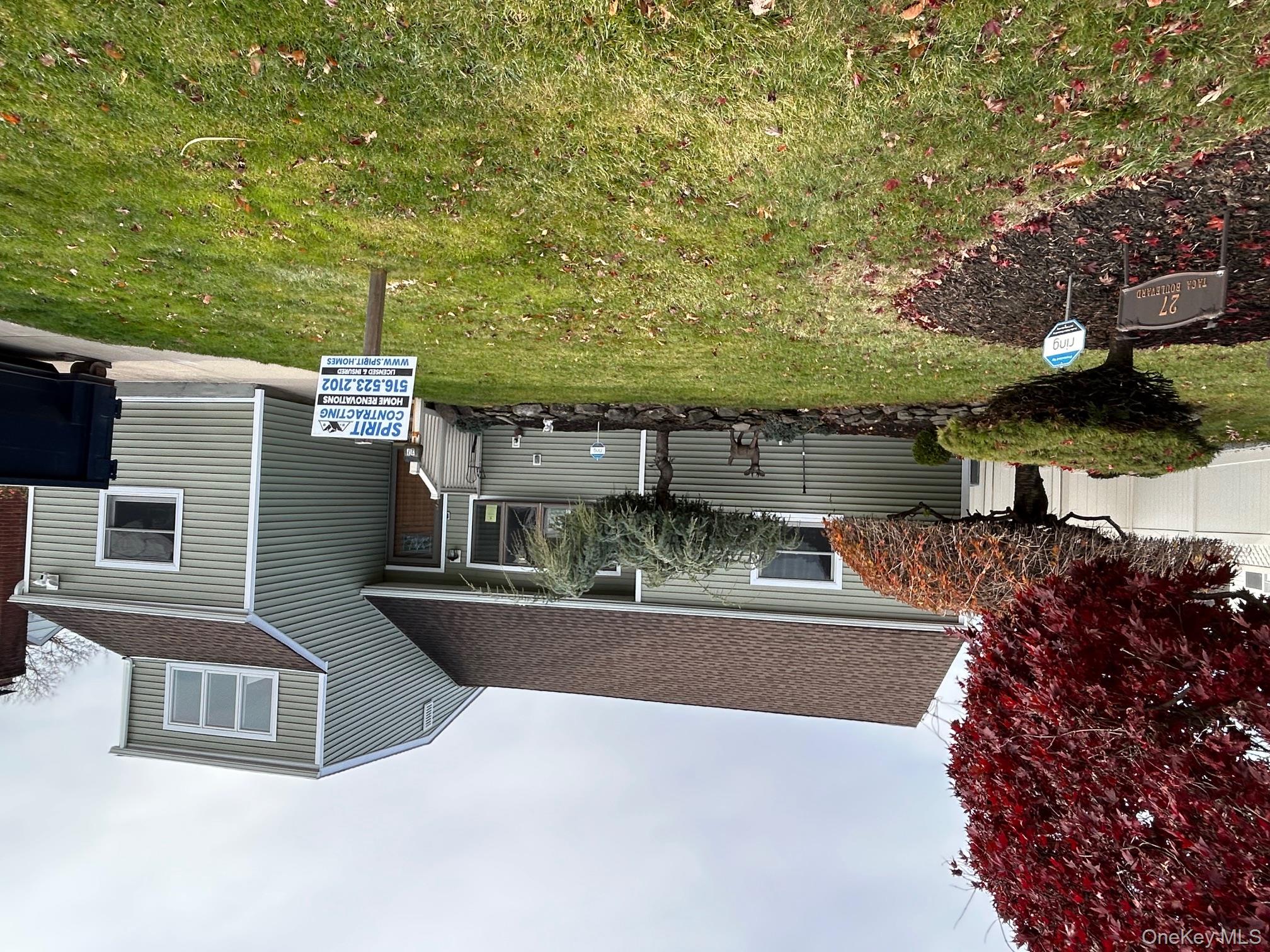 27 Taca Boulevard, Deer Park, NY 11729