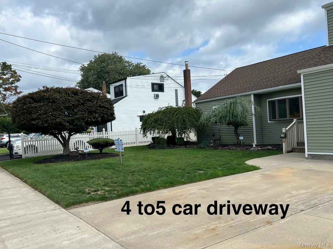 27 Taca Boulevard, Deer Park, NY 11729