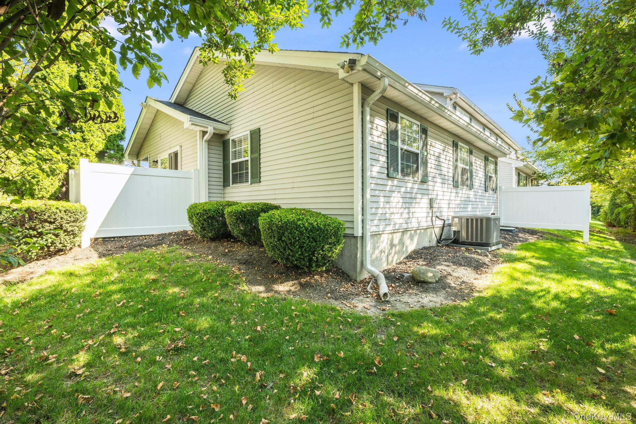 71 Biltmore Circle # 71, Huntington Station, NY 11746