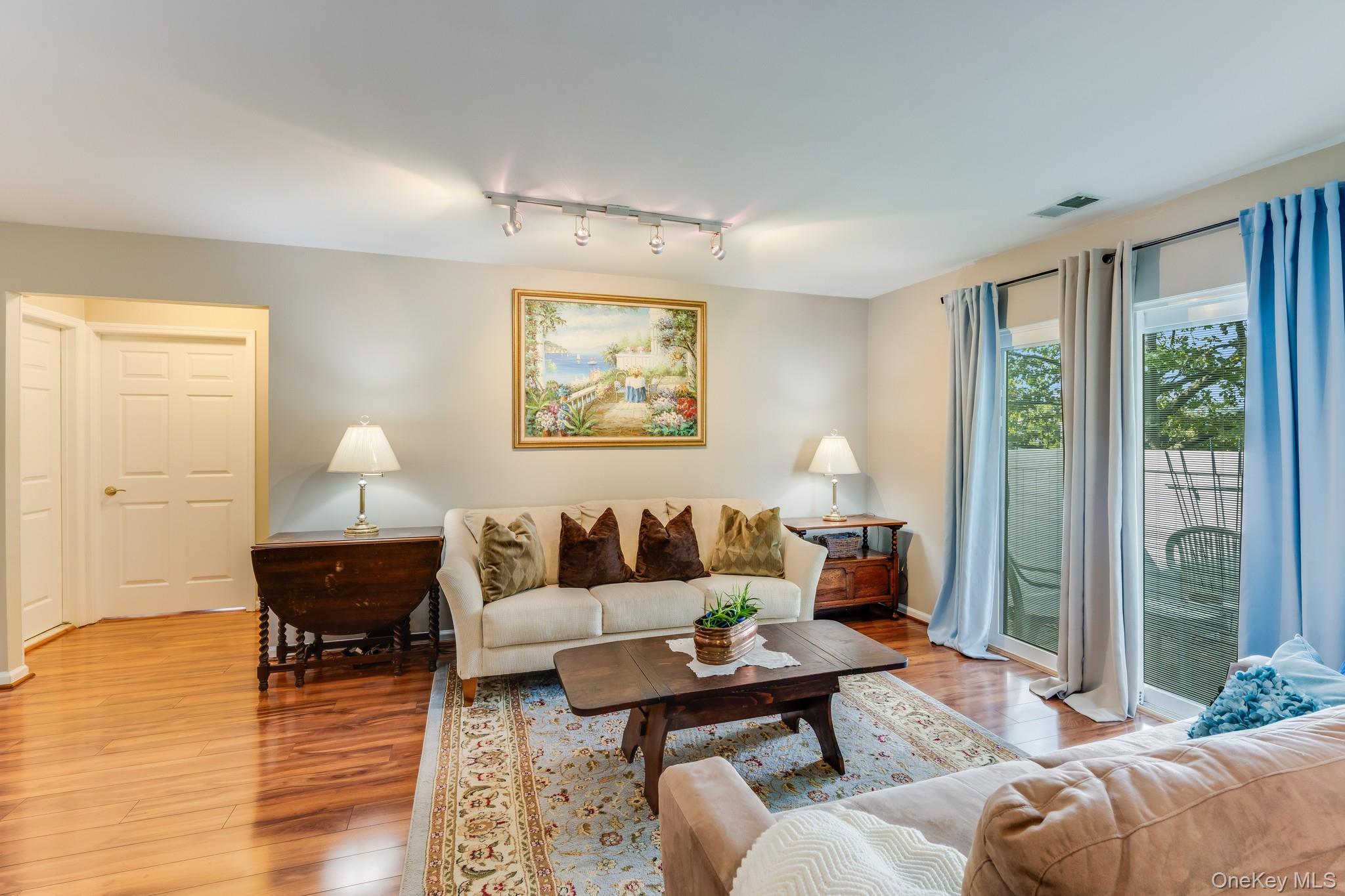 71 Biltmore Circle # 71, Huntington Station, NY 11746