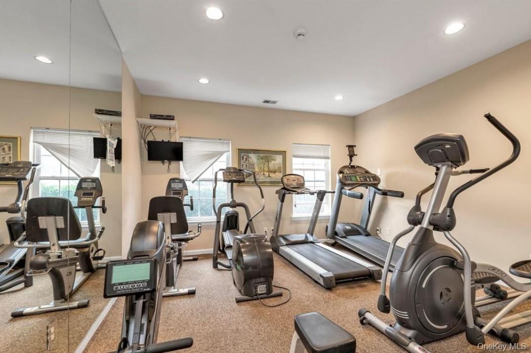 71 Biltmore Circle # 71, Huntington Station, NY 11746