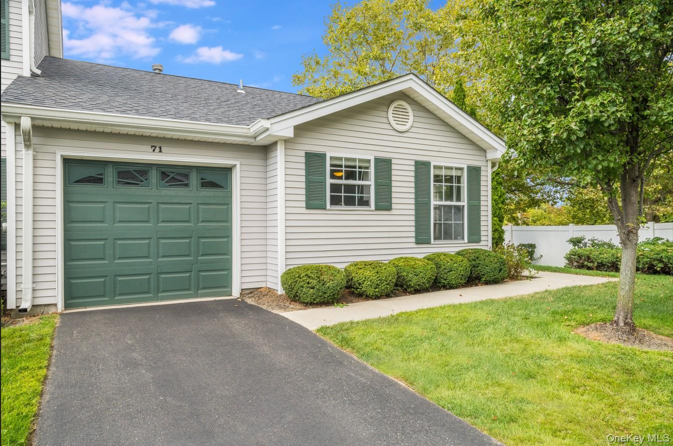 71 Biltmore Circle # 71, Huntington Station, NY 11746