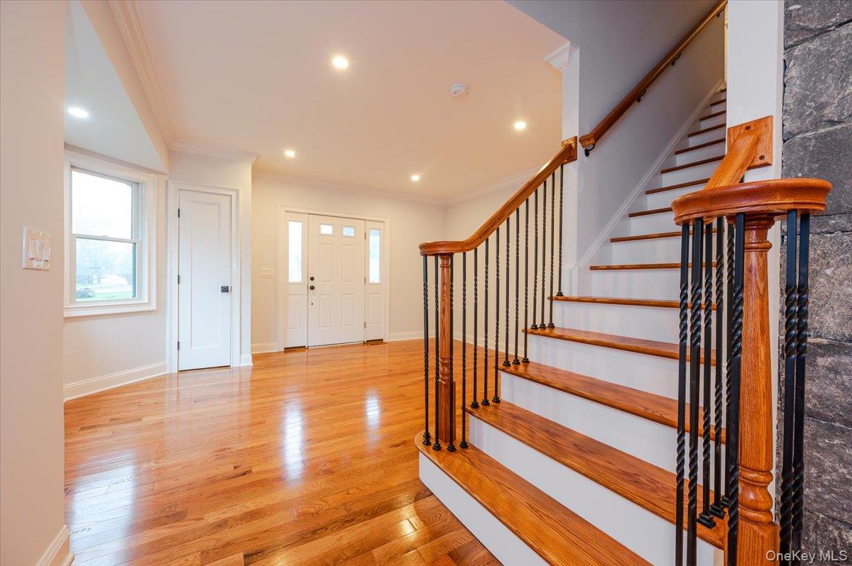 35 Summit Drive, Mahopac, NY 10541