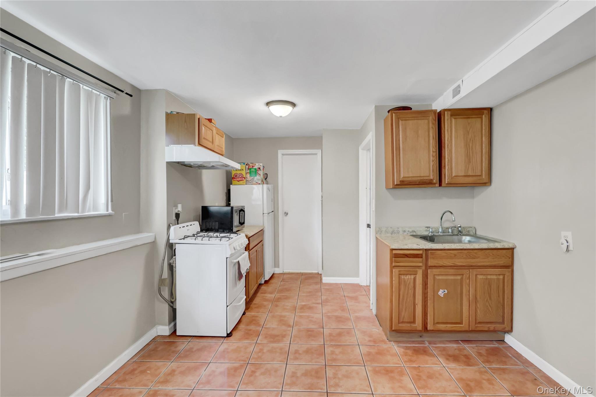 1394 E 3rd Avenue, Bay Shore, NY 11706