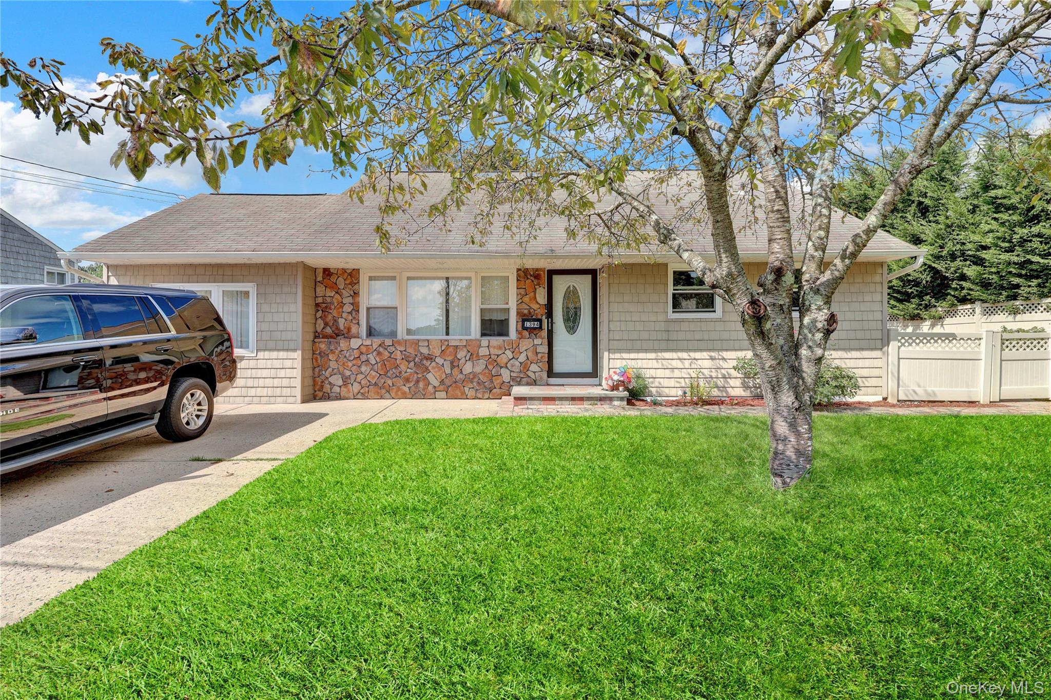 1394 E 3rd Avenue, Bay Shore, NY 11706