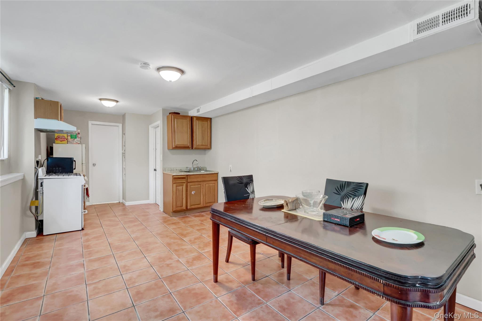 1394 E 3rd Avenue, Bay Shore, NY 11706