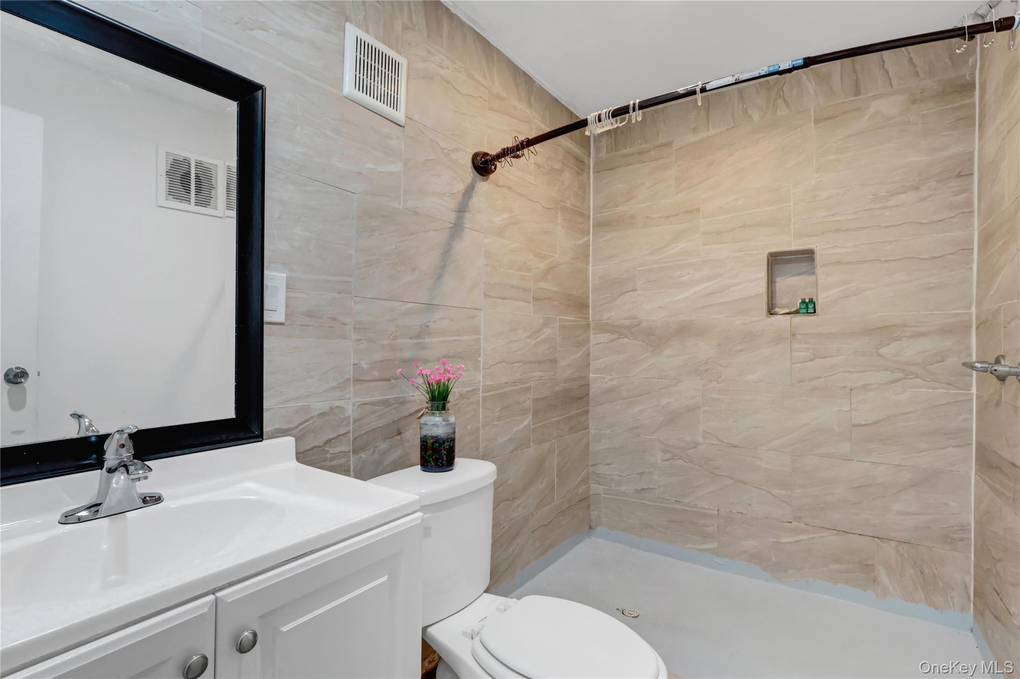 1394 E 3rd Avenue, Bay Shore, NY 11706