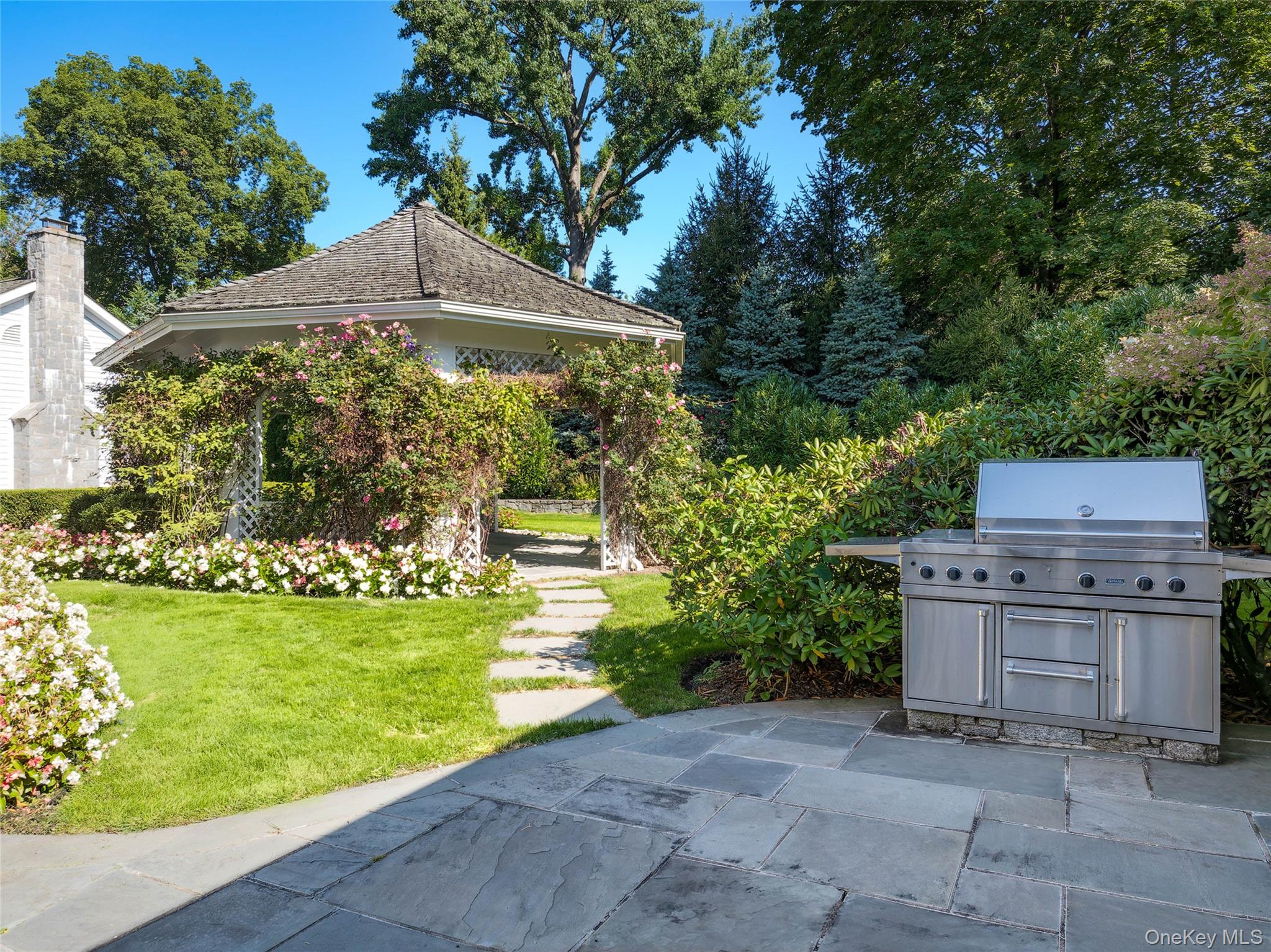 63 Premium Point, New Rochelle, NY 10801