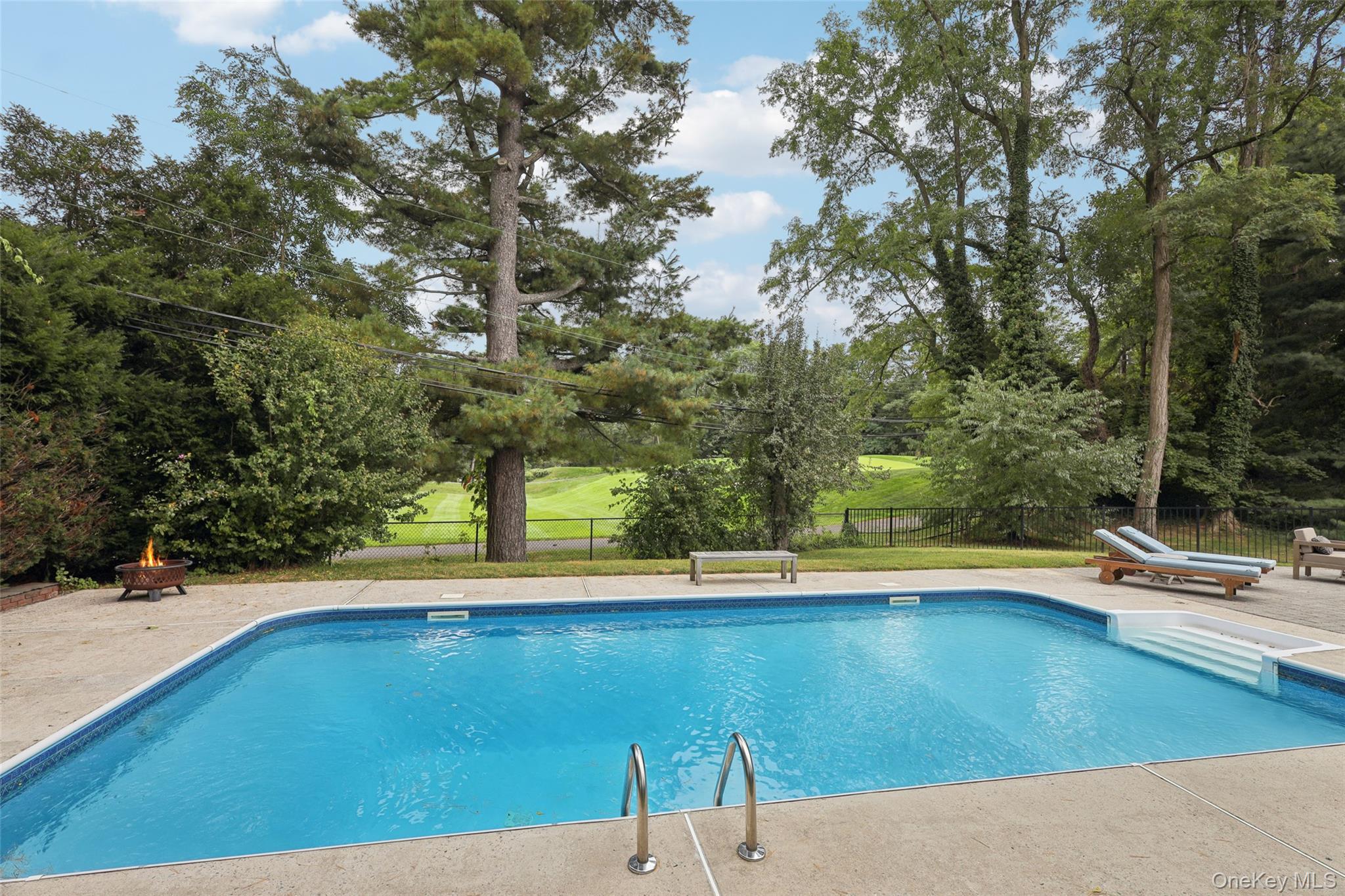 4 Club Court, Huntington, NY 11743