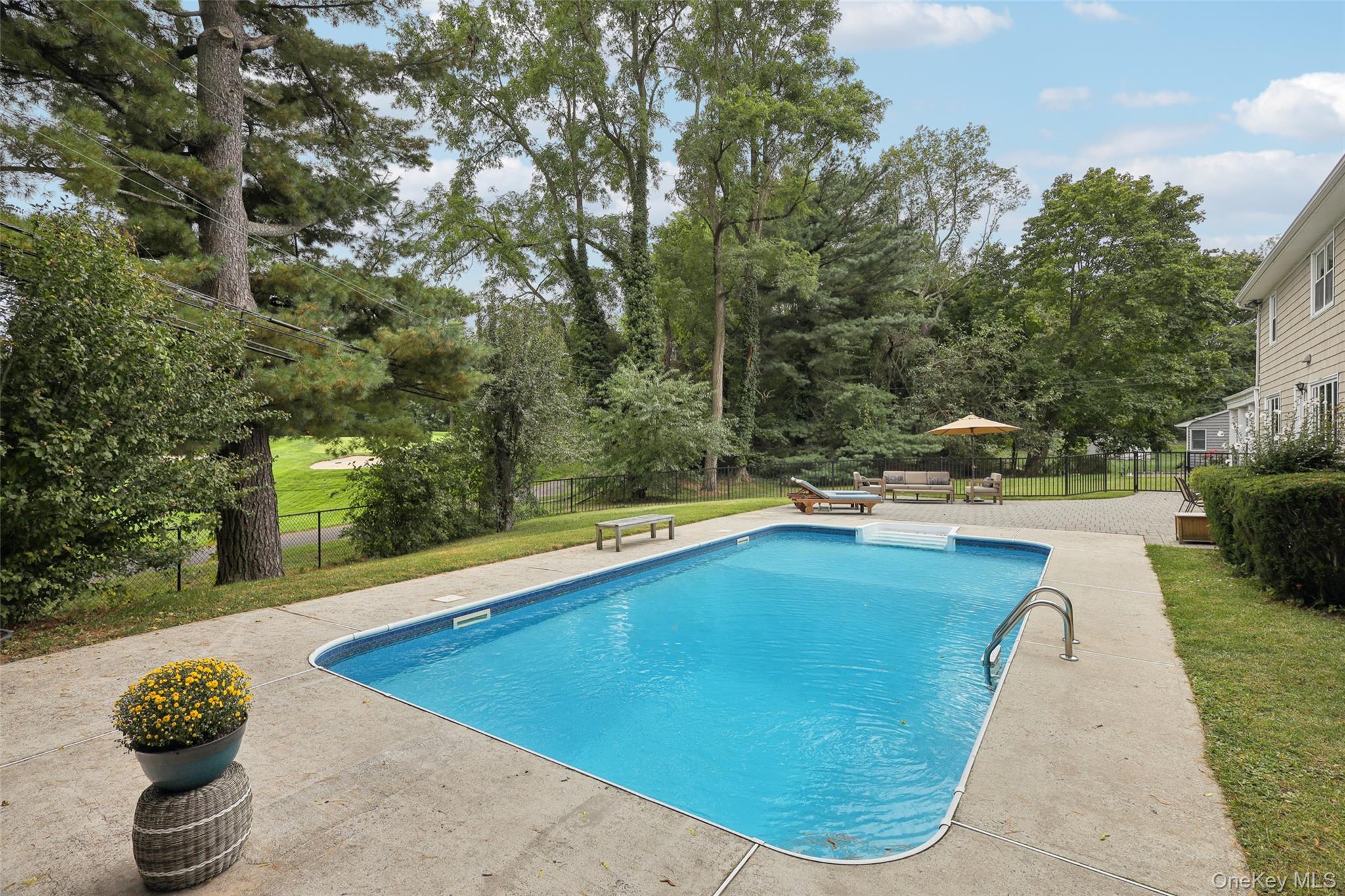 4 Club Court, Huntington, NY 11743