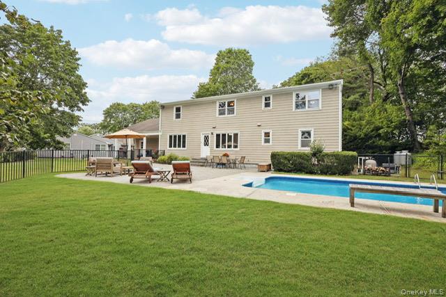 4 Club Court, Huntington, NY 11743