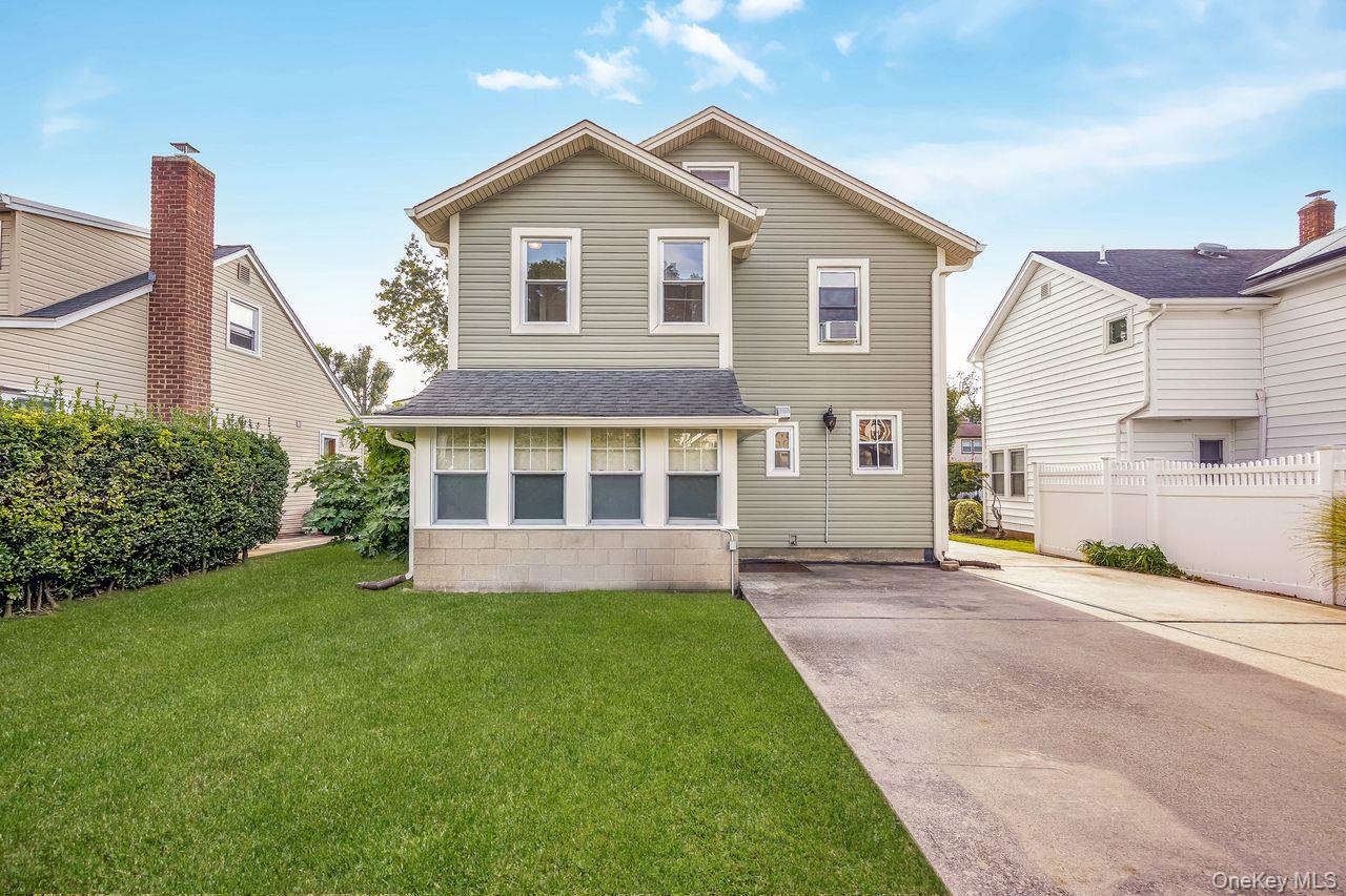 134 Marcellus Road, Mineola, NY 11501