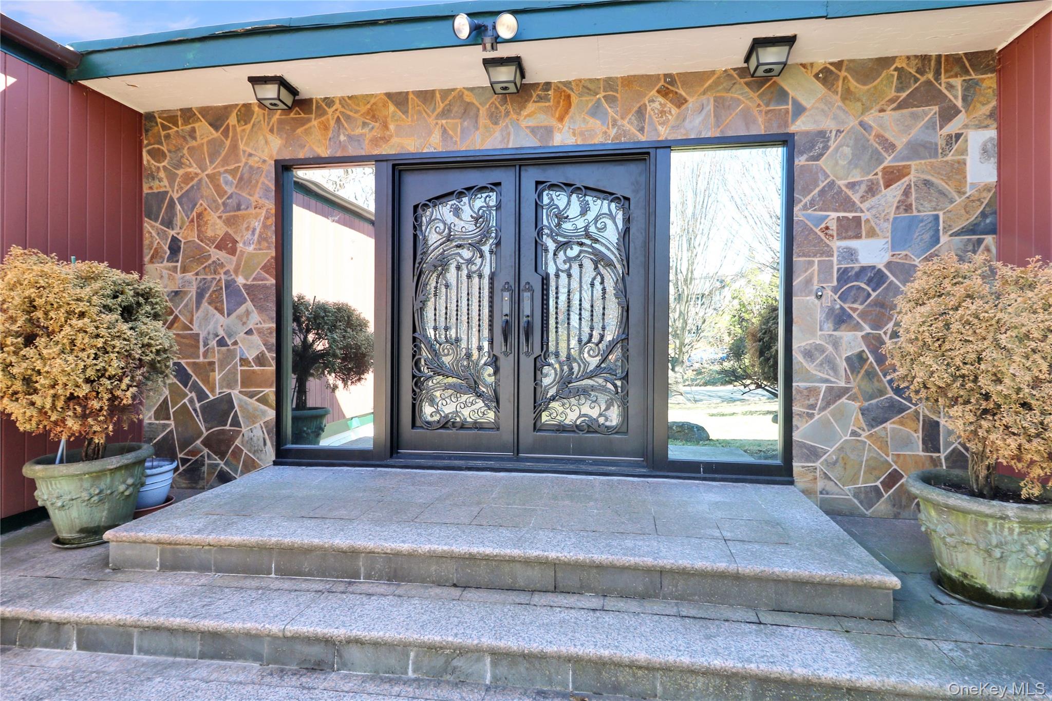 11 Valley View Road, Great Neck, NY 11021