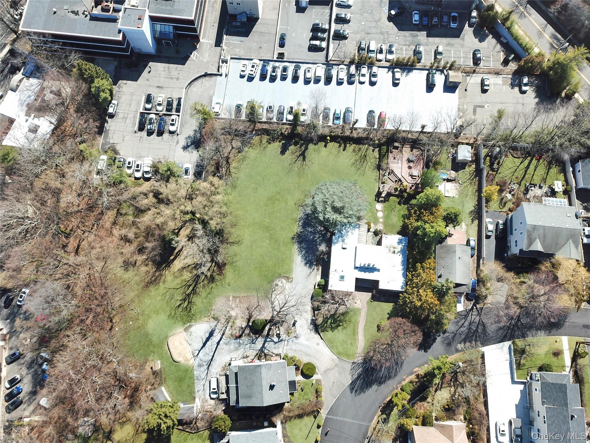 11 Valley View Road, Great Neck, NY 11021