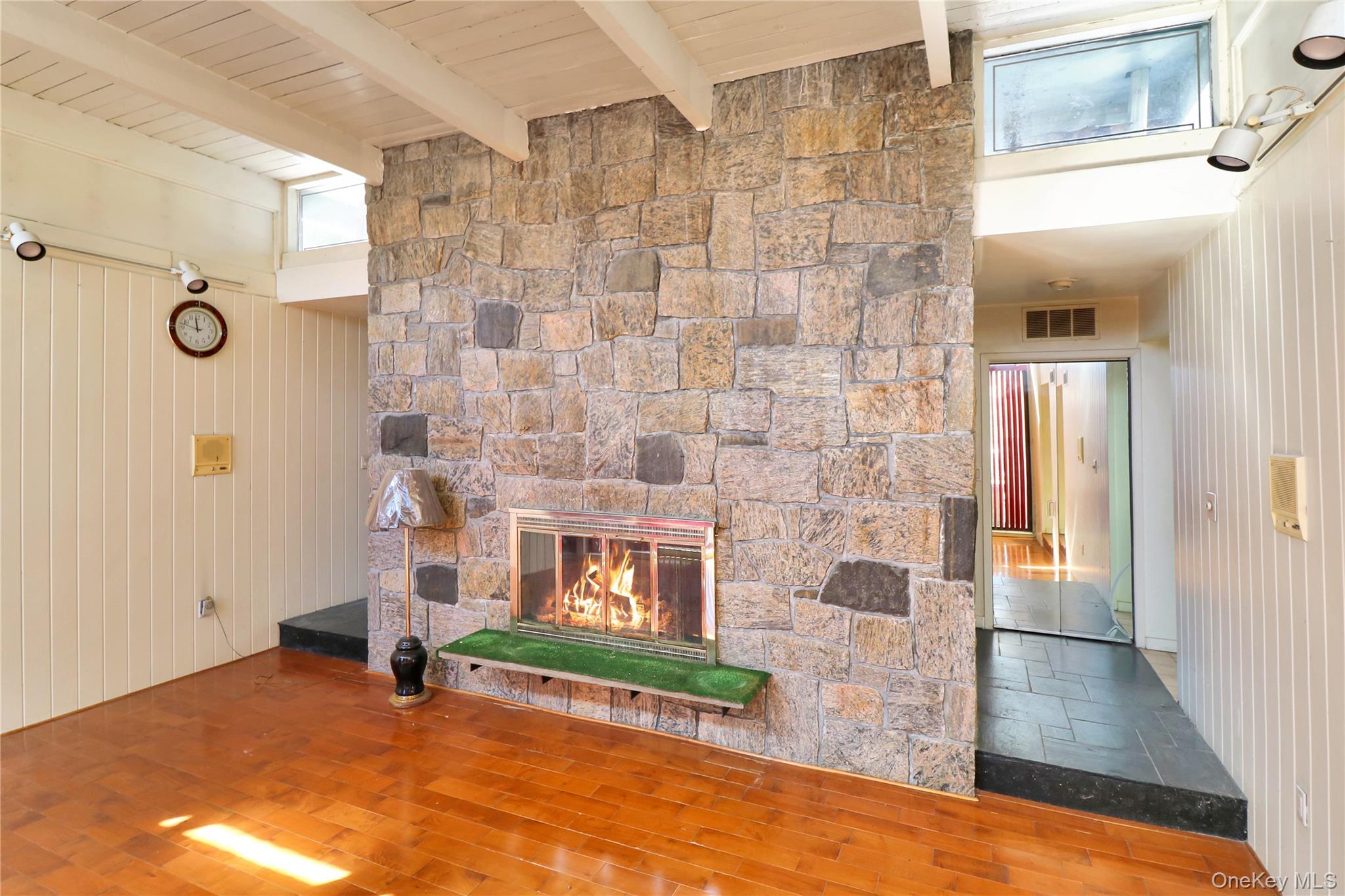 11 Valley View Road, Great Neck, NY 11021