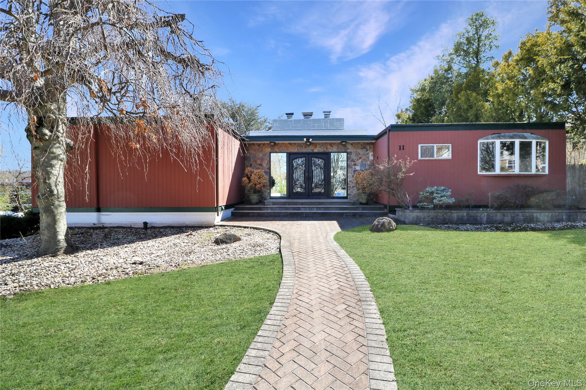 11 Valley View Road, Great Neck, NY 11021