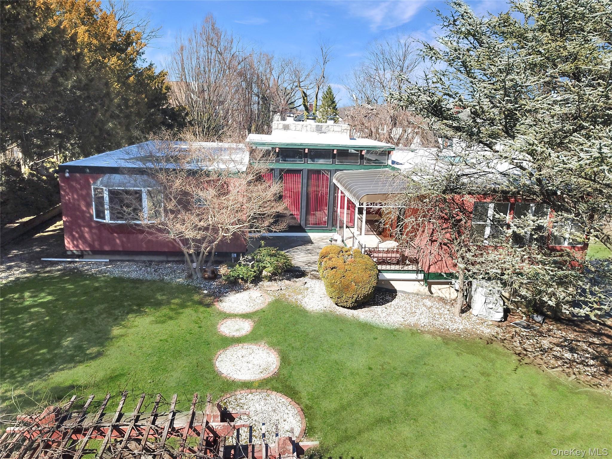 11 Valley View Road, Great Neck, NY 11021