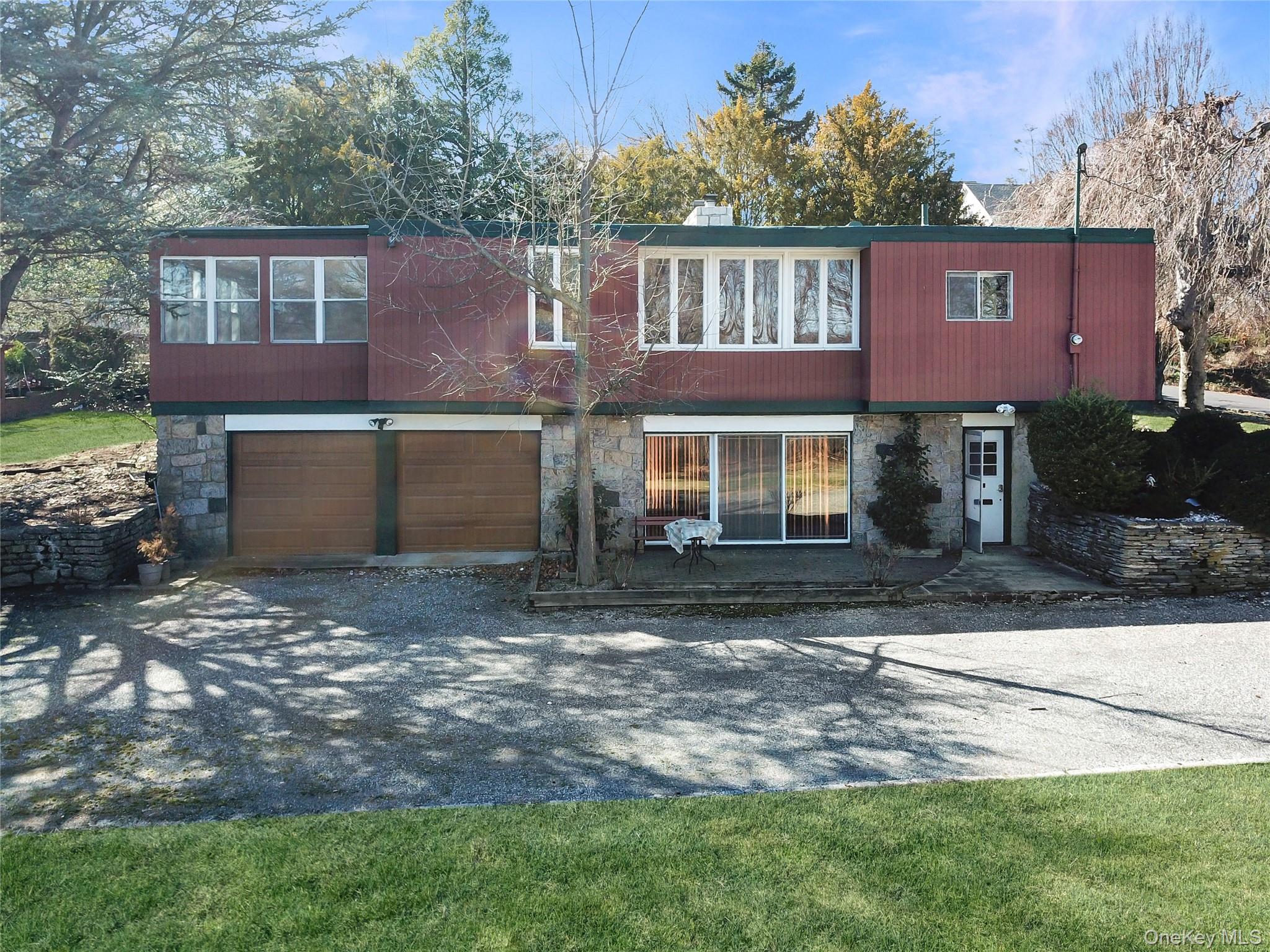 11 Valley View Road, Great Neck, NY 11021