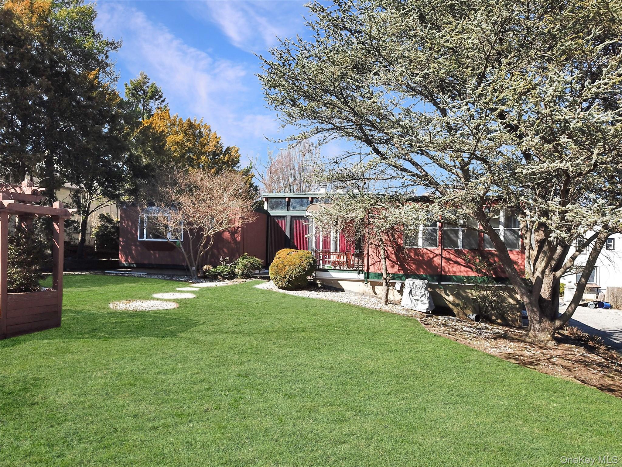 11 Valley View Road, Great Neck, NY 11021