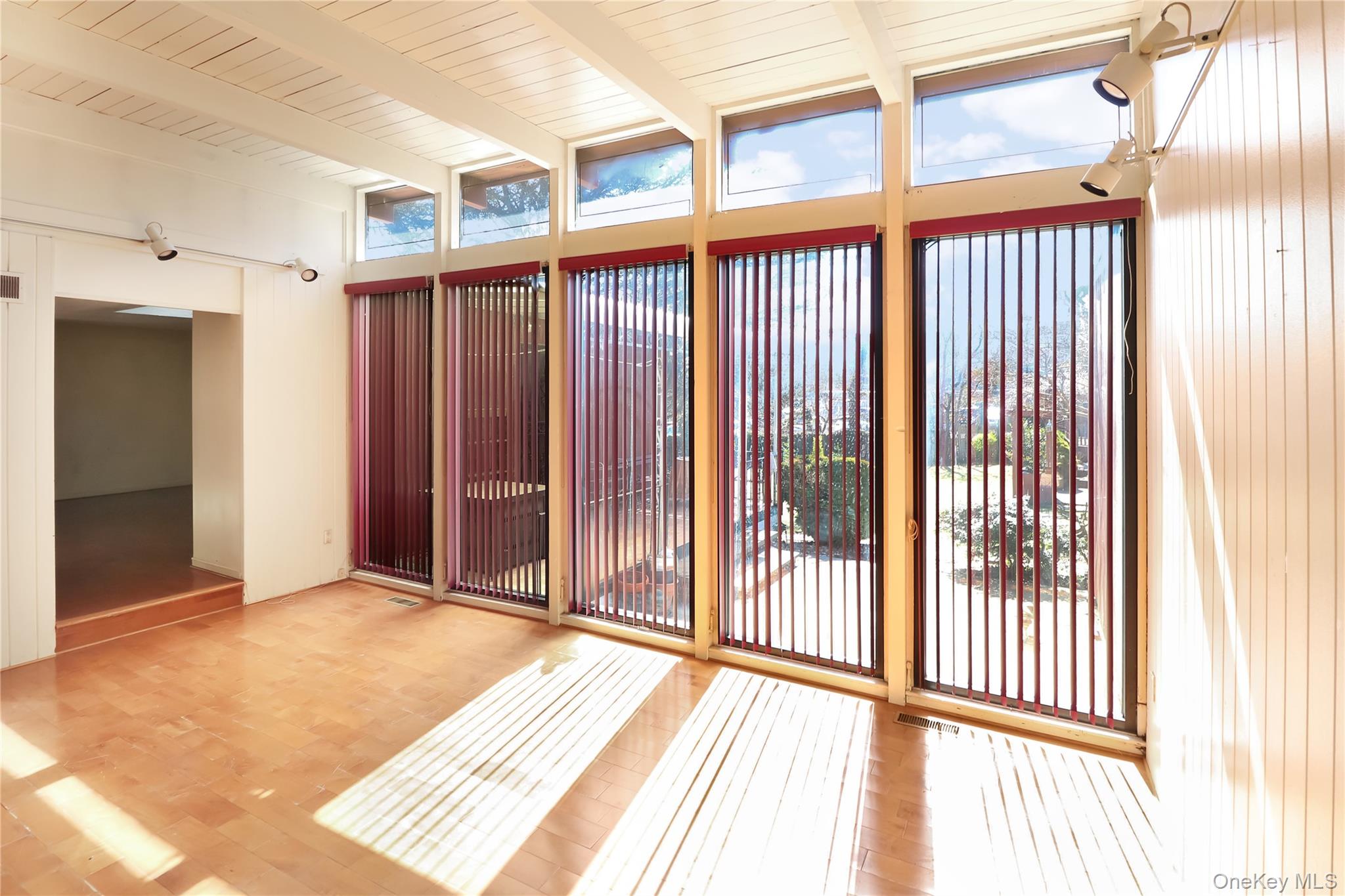 11 Valley View Road, Great Neck, NY 11021