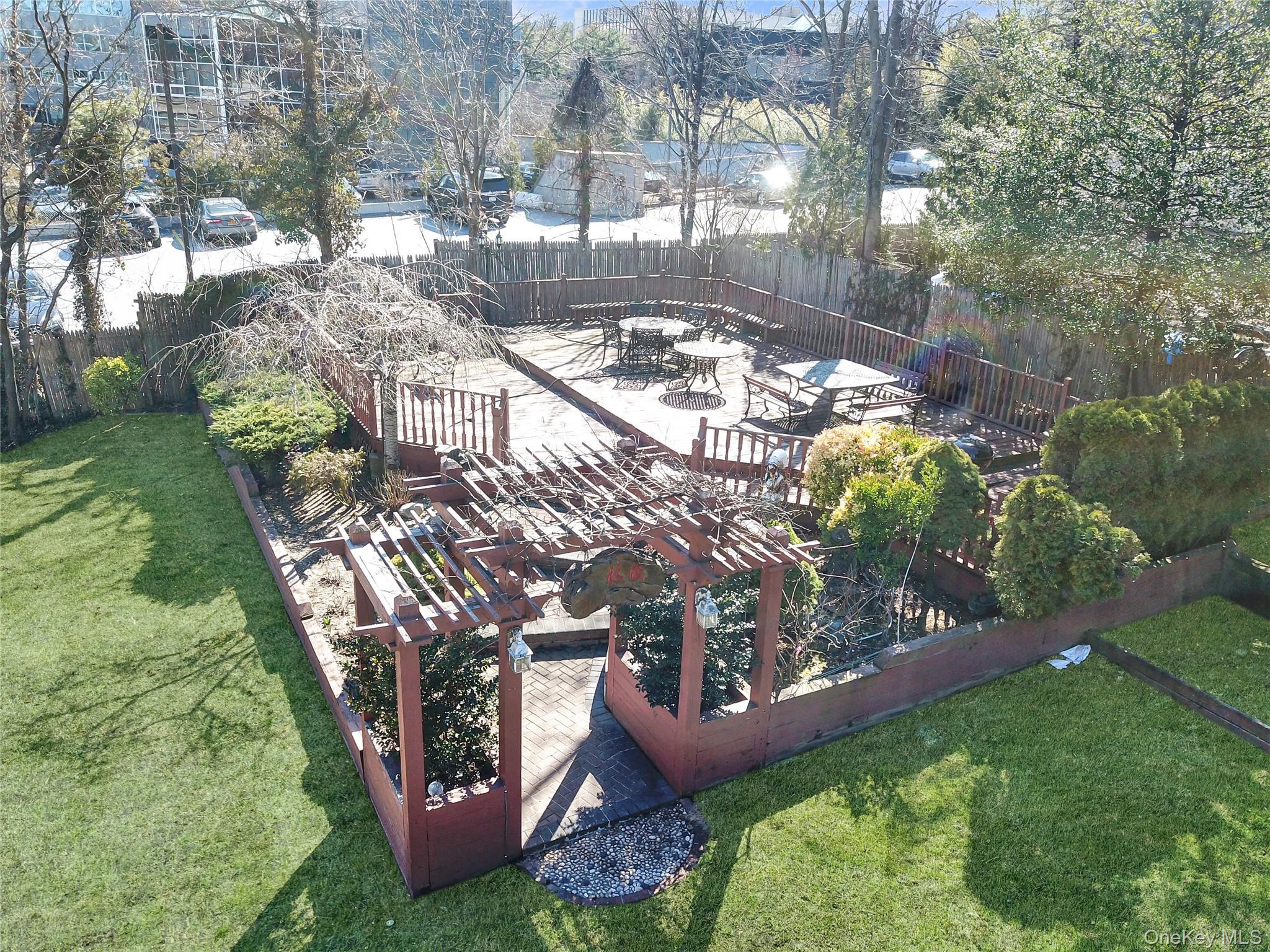 11 Valley View Road, Great Neck, NY 11021