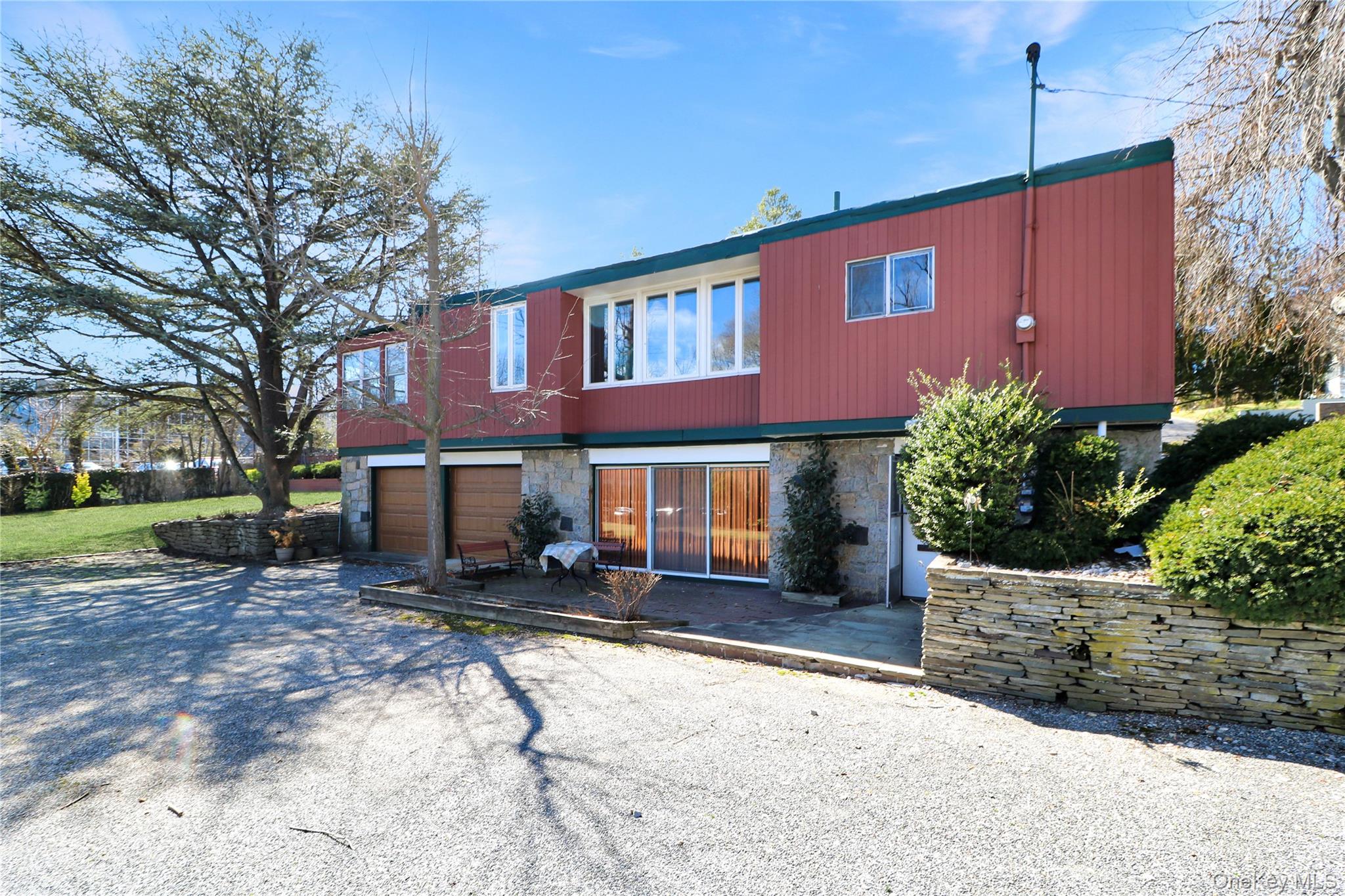 11 Valley View Road, Great Neck, NY 11021