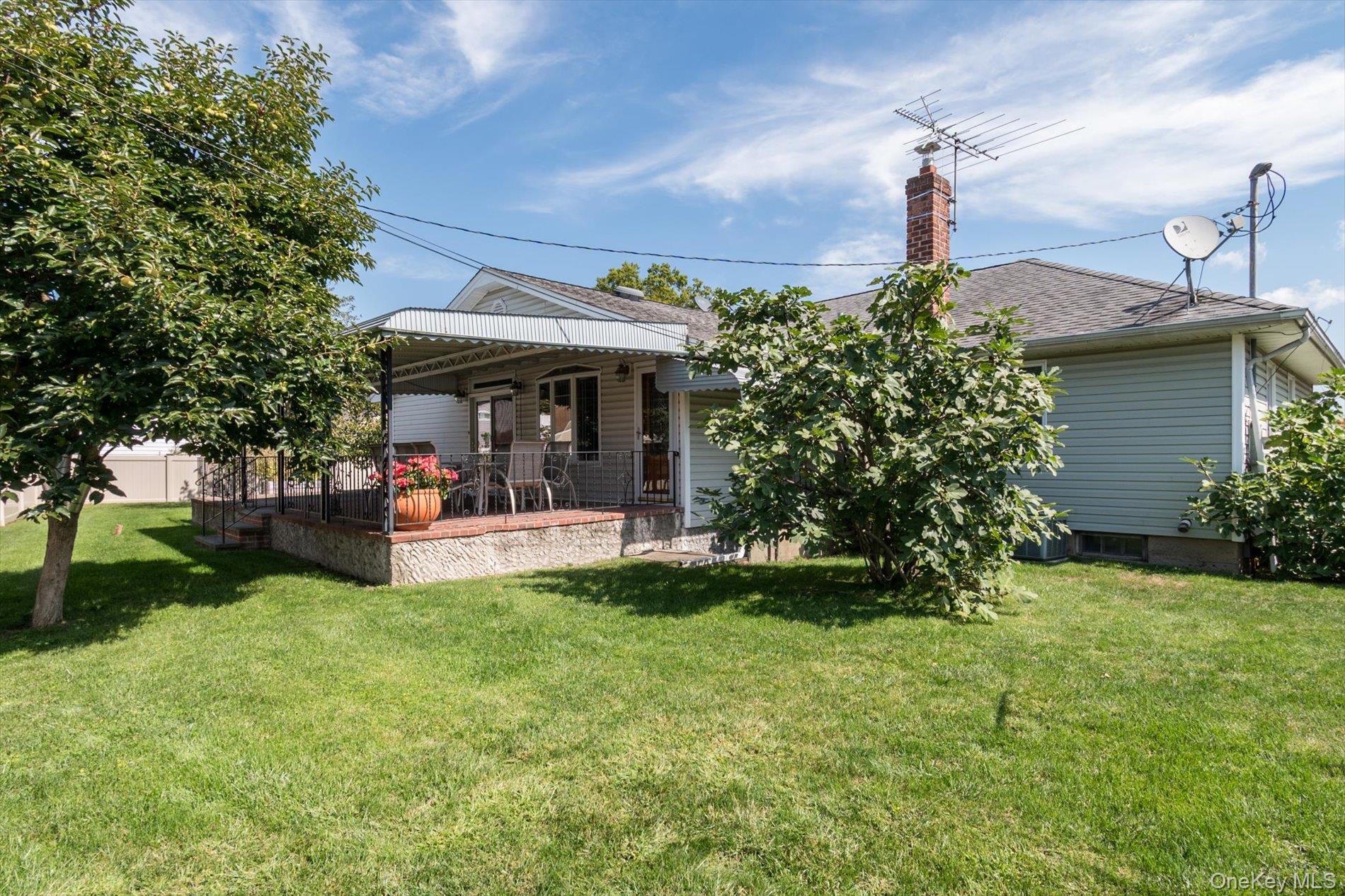 800 Mayer Drive, Wantagh, NY 11793