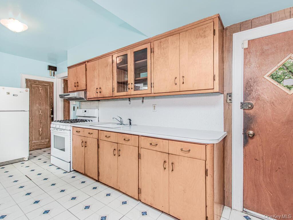 5621 Post Road, Bronx, NY 10471