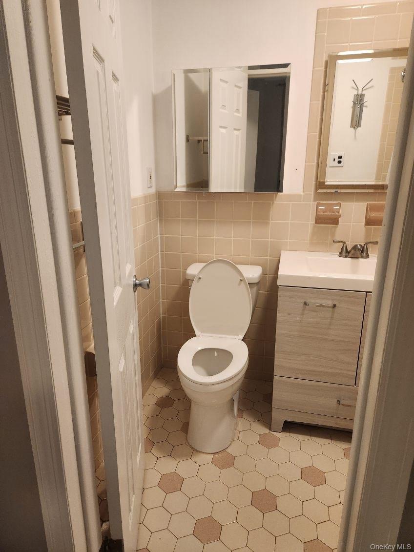 7419 Myrtle Avenue, Glendale, NY 11385